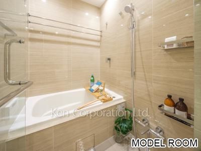 Bath ※Staged Unit ※Photo of the same layout on 8 floor. Decoration and fixture may differ.
