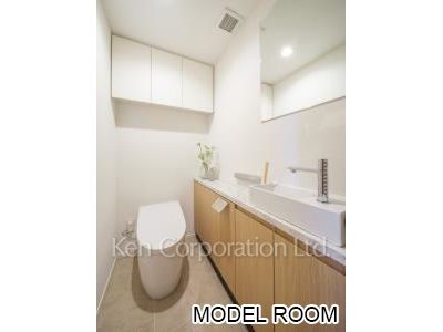 Lavatory ※Staged Unit ※Photo of the same layout on 8 floor. Decoration and fixture may differ.
