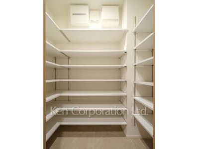 Shoes-In Closet ※Photo of the same layout on 8 floor. Decoration and fixture may differ.