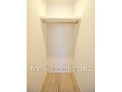 Walk-In Closet ※Photo of the same layout on 8 floor. Decoration and fixture may differ.