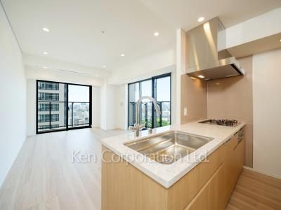 Living-Dining ※Photo of the same layout on 21 floor. Decoration and fixture may differ.