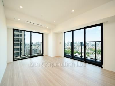 Living-Dining ※Photo of the same layout on 21 floor. Decoration and fixture may differ.