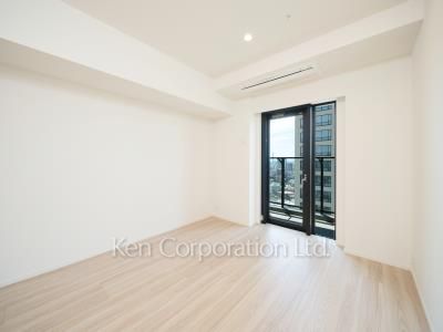 Master Bedroom ※Photo of the same layout on 21 floor. Decoration and fixture may differ.
