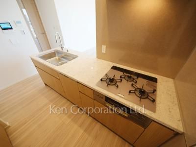 Kitchen ※Photo of the same layout on 21 floor. Decoration and fixture may differ.