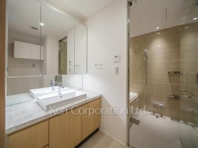 Powder Room ※Photo of the same layout on 21 floor. Decoration and fixture may differ.