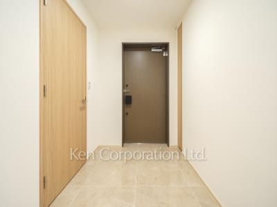 Entrance ※Photo of the same layout on 20 floor. Decoration and fixture may differ.