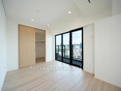 Master Bedroom ※Photo of the same layout on 21 floor. Decoration and fixture may differ.