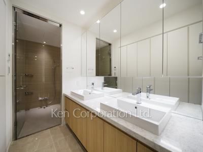 Powder Room ※Photo of the same layout on 21 floor. Decoration and fixture may differ.