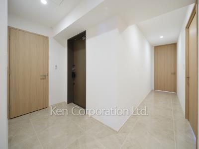 Entrance ※Photo of the same layout on 21 floor. Decoration and fixture may differ.