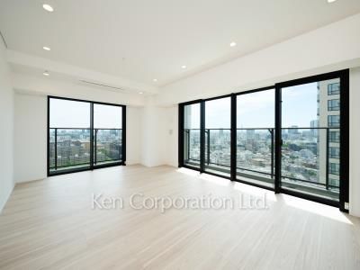 Living-Dining ※Photo of the same layout on 21 floor. Decoration and fixture may differ.