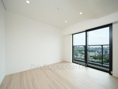 Master Bedroom ※Photo of the same layout on 21 floor. Decoration and fixture may differ.
