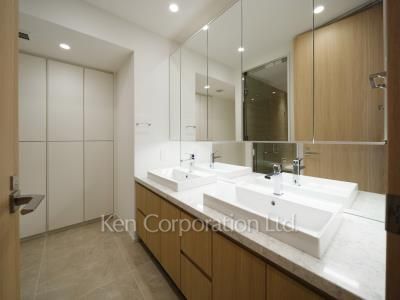 Powder Room ※Photo of the same layout on 21 floor. Decoration and fixture may differ.