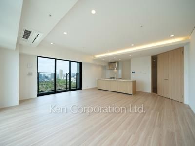 Living-Dining ※Photo of the same layout on 28 floor. Decoration and fixture may differ.
