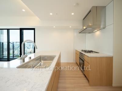 Kitchen ※Photo of the same layout on 28 floor. Decoration and fixture may differ.