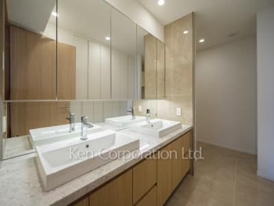 Powder Room ※Photo of the same layout on 28 floor. Decoration and fixture may differ.