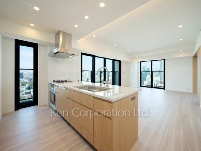 Living-Dining ※Photo of the same layout on 28 floor. Decoration and fixture may differ.