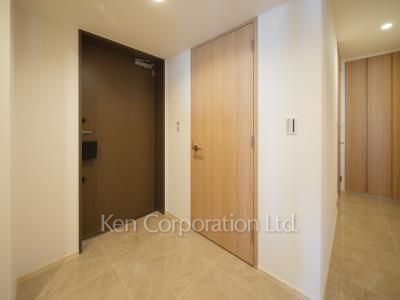 Entrance ※Photo of the same layout on 28 floor. Decoration and fixture may differ.