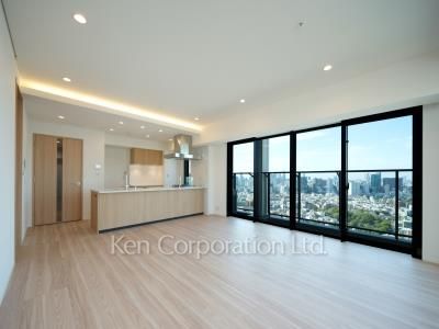 Living-Dining ※Photo of the same layout on 28 floor. Decoration and fixture may differ.
