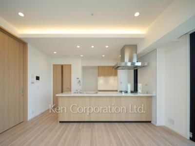 Kitchen ※Photo of the same layout on 28 floor. Decoration and fixture may differ.