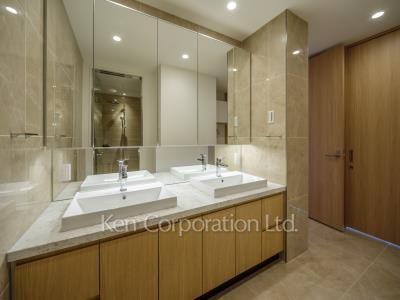 Powder Room ※Photo of the same layout on 28 floor. Decoration and fixture may differ.