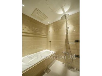 Bath ※Photo of the same layout on 28 floor. Decoration and fixture may differ.