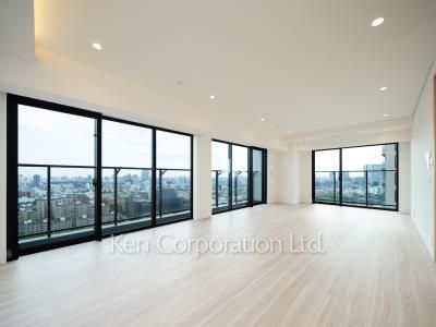Living-Dining ※Photo of the same layout on 26 floor. Decoration and fixture may differ.