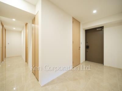 Entrance ※Photo of the same layout on 26 floor. Decoration and fixture may differ.
