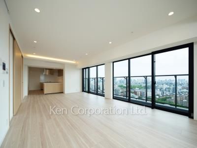 Living-Dining ※Photo of the same layout on 26 floor. Decoration and fixture may differ.