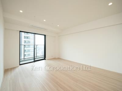 Master Bedroom ※Photo of the same layout on 26 floor. Decoration and fixture may differ.