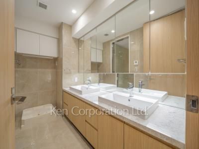 Powder Room ※Photo of the same layout on 26 floor. Decoration and fixture may differ.