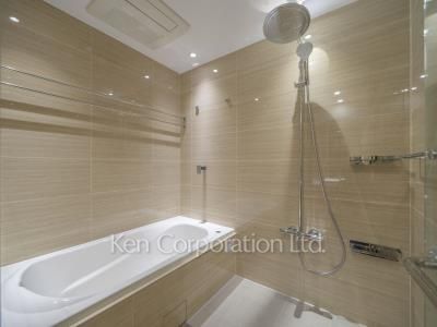 Bath ※Photo of the same layout on 26 floor. Decoration and fixture may differ.