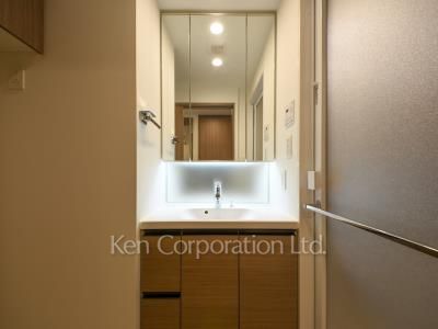 Powder Room ※Photo of the same layout on 4 floor. Decoration and fixture may differ.