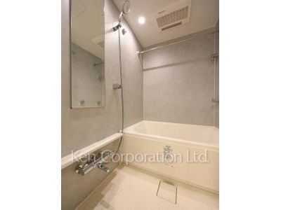 Bath ※Photo of the same layout on 4 floor. Decoration and fixture may differ.