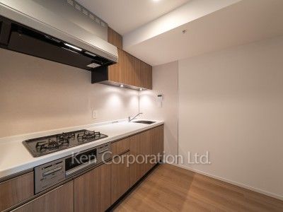 Kitchen ※Photo of the same layout on 15 floor. Decoration and fixture may differ.