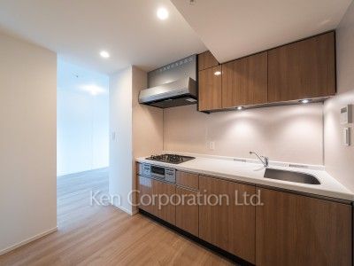 Kitchen ※Photo of the same layout on 15 floor. Decoration and fixture may differ.