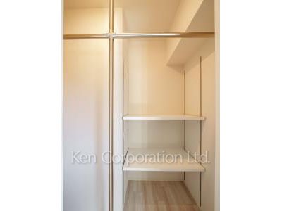 Walk-In Closet ※Photo of the same layout on 5 floor. Decoration and fixture may differ.