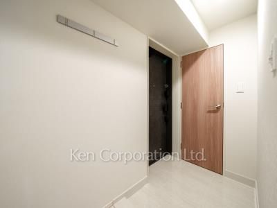 Entrance ※Photo of the same layout on 5 floor. Decoration and fixture may differ.