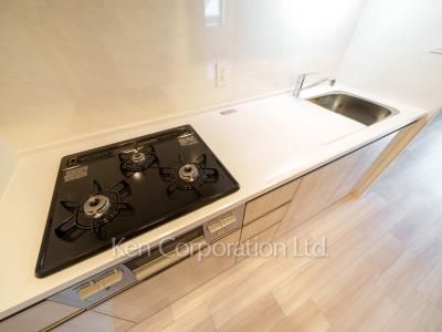 Kitchen ※Photo of the same layout on 5 floor. Decoration and fixture may differ.