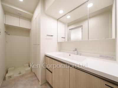 Powder Room ※Photo of the same layout on 5 floor. Decoration and fixture may differ.