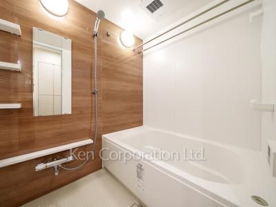 Bath ※Photo of the same layout on 5 floor. Decoration and fixture may differ.