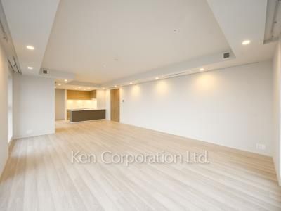 Living-Dining ※Photo of the same layout on 27 floor. Decoration and fixture may differ.