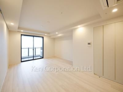 Master Bedroom ※Photo of the same layout on 27 floor. Decoration and fixture may differ.