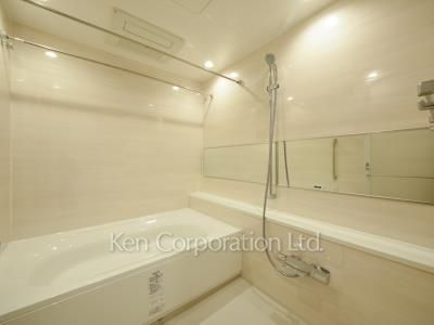 Bath ※Photo of the same layout on 27 floor. Decoration and fixture may differ.