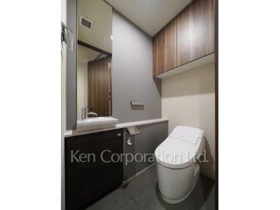 Lavatory ※Photo of the same layout on 7 floor. Decoration and fixture may differ.