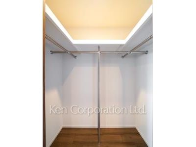 Walk-In Closet ※Photo of the same layout on 7 floor. Decoration and fixture may differ.