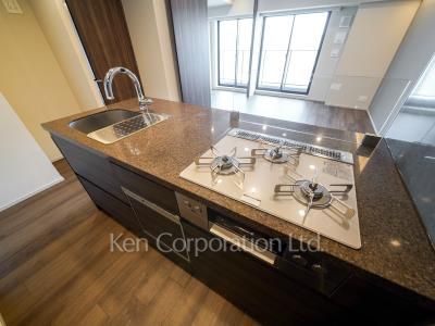 Kitchen ※Photo of the same layout on 7 floor. Decoration and fixture may differ.