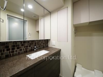 Powder Room ※Photo of the same layout on 7 floor. Decoration and fixture may differ.