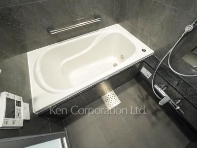 Bath ※Photo of the same layout on 7 floor. Decoration and fixture may differ.