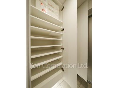 Shoes Closet