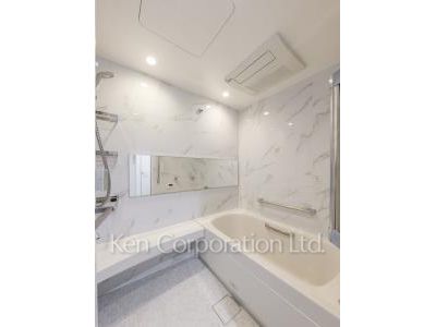 Bath ※Photo of the same layout on 13 floor. Decoration and fixture may differ.